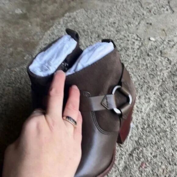 New Vince Camuto Nenanie Pointed Toe Leather Bootie Size 6 - Picture 4 of 6